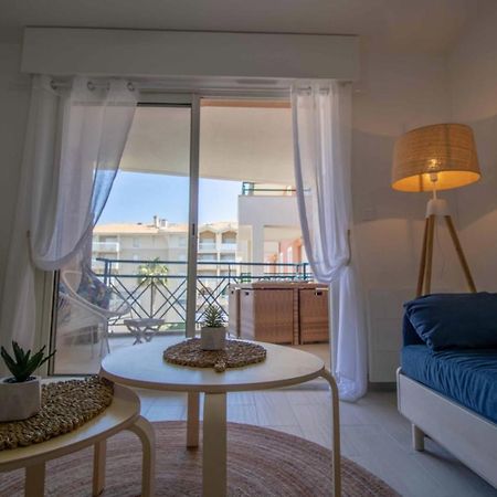 Bright Apt Of 32 M Renovated Near Town Fréjus Esterno foto