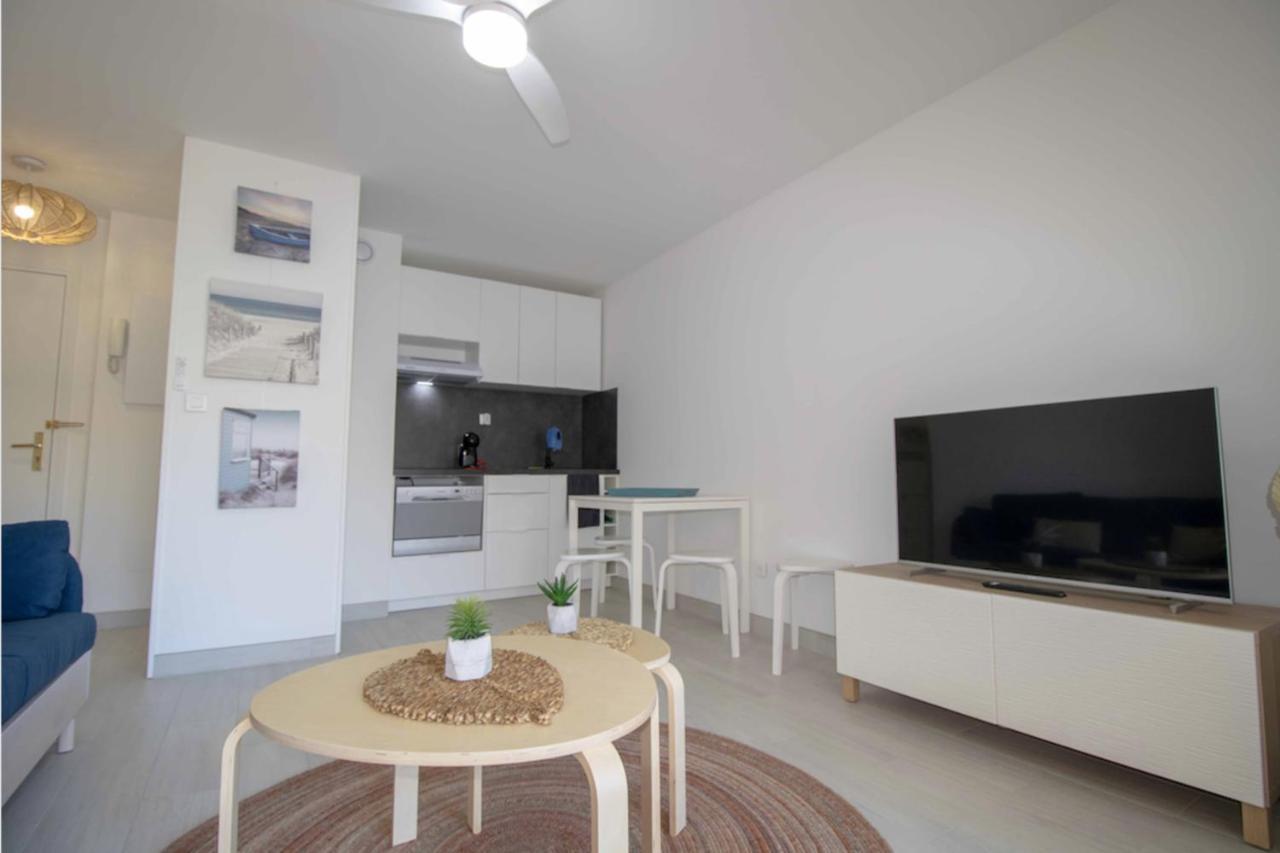 Bright Apt Of 32 M Renovated Near Town Fréjus Esterno foto